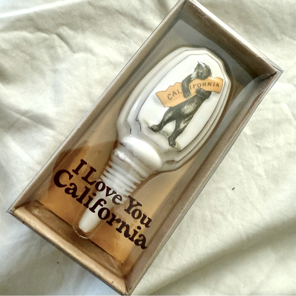🍯 California I Love You Bottle Stopper Bear Hug SF Mercantile NIB NWT wine